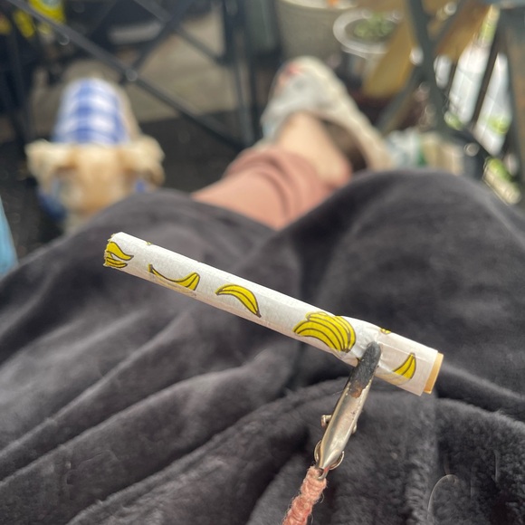 Botanical resin joint/roach clip with macrame covered post - flower PB1 - Picture 7 of 7